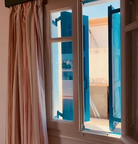 Manousos Pensión Adamantas (Milos)