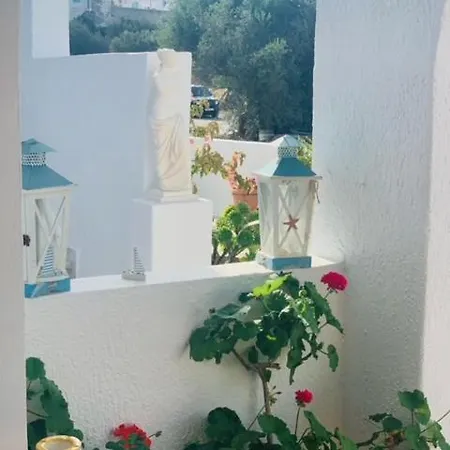 Konukevi Manousos Adamantas (Milos)